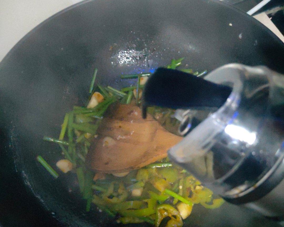 宵夜口味的韭菜花炒虾仁（减肥单身一人份）的做法 步骤19