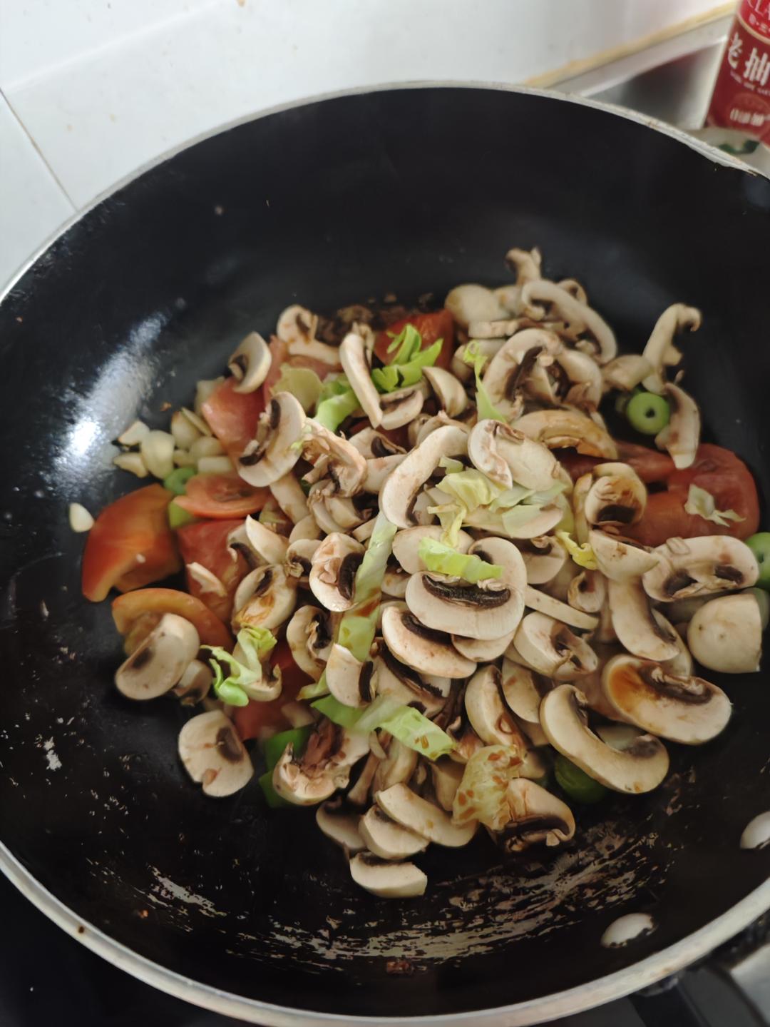 高性价比之减肥版～青蔬炒意面的做法 步骤4