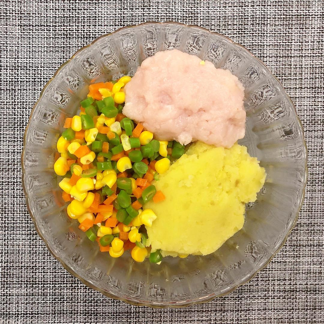 ❤️超饱腹无油版鸡胸肉土豆饼，懒人减肥最爱的做法 步骤2