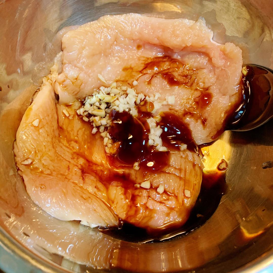 减脂期最爱的香煎鸡胸肉｜超好吃的做法 步骤1