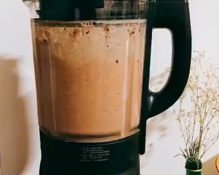 『巨巨巨好喝』香蕉可可奶昔|完美搭配的做法 步骤3