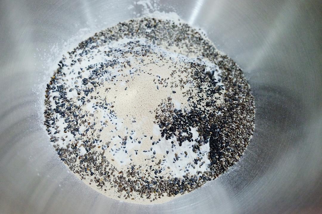 奇亚籽健康欧包_减肥主食的做法 步骤1