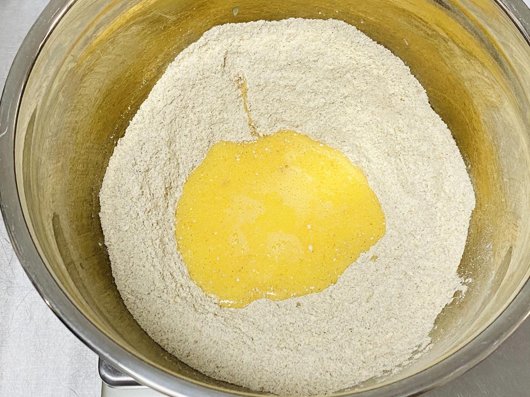 全麦红豆薏仁饼 减肥零食 北鼎食谱 无糖全麦饼干 椰子油的做法 步骤4