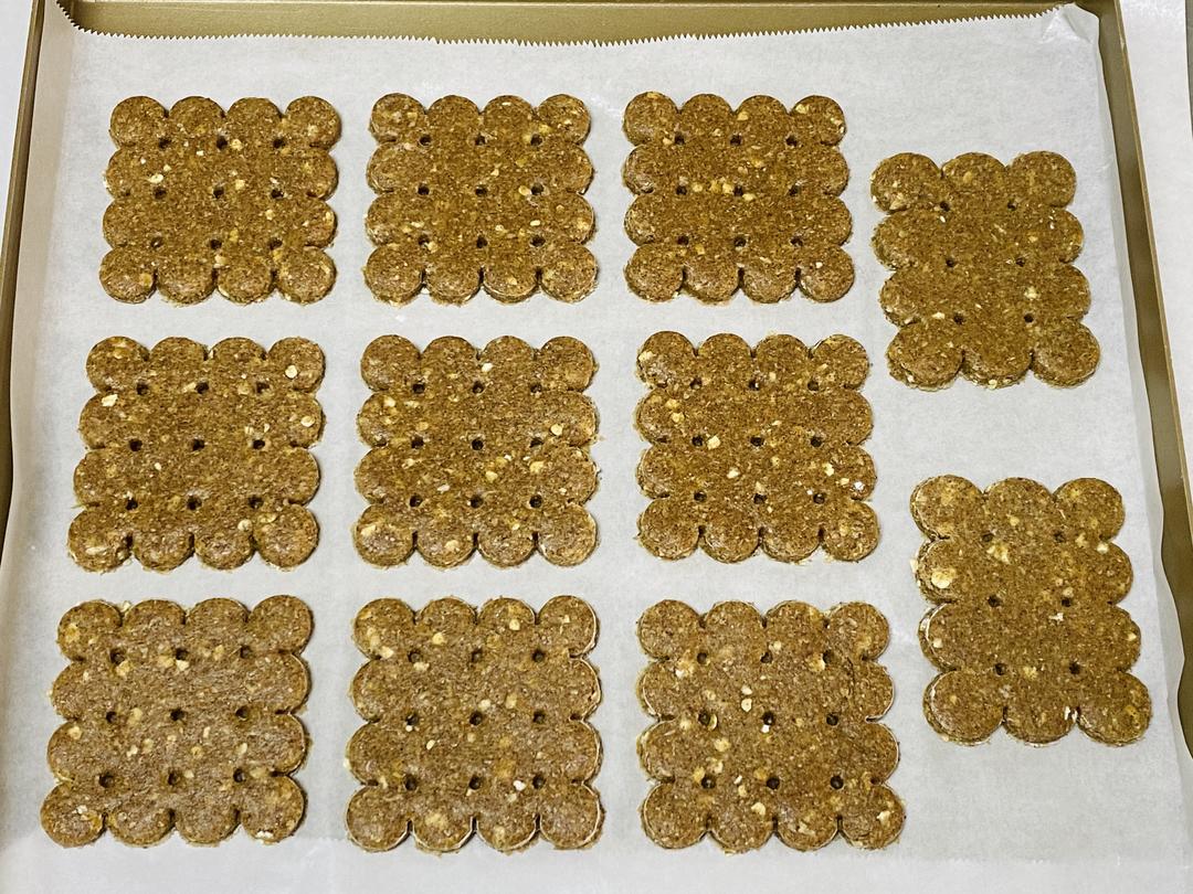 全麦红豆薏仁饼 减肥零食 北鼎食谱 无糖全麦饼干 椰子油的做法 步骤9