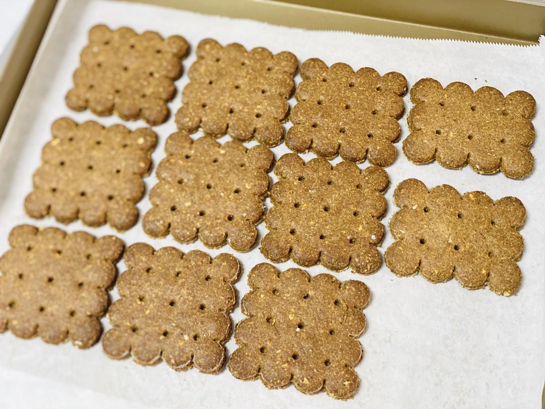 全麦红豆薏仁饼 减肥零食 北鼎食谱 无糖全麦饼干 椰子油的做法 步骤12