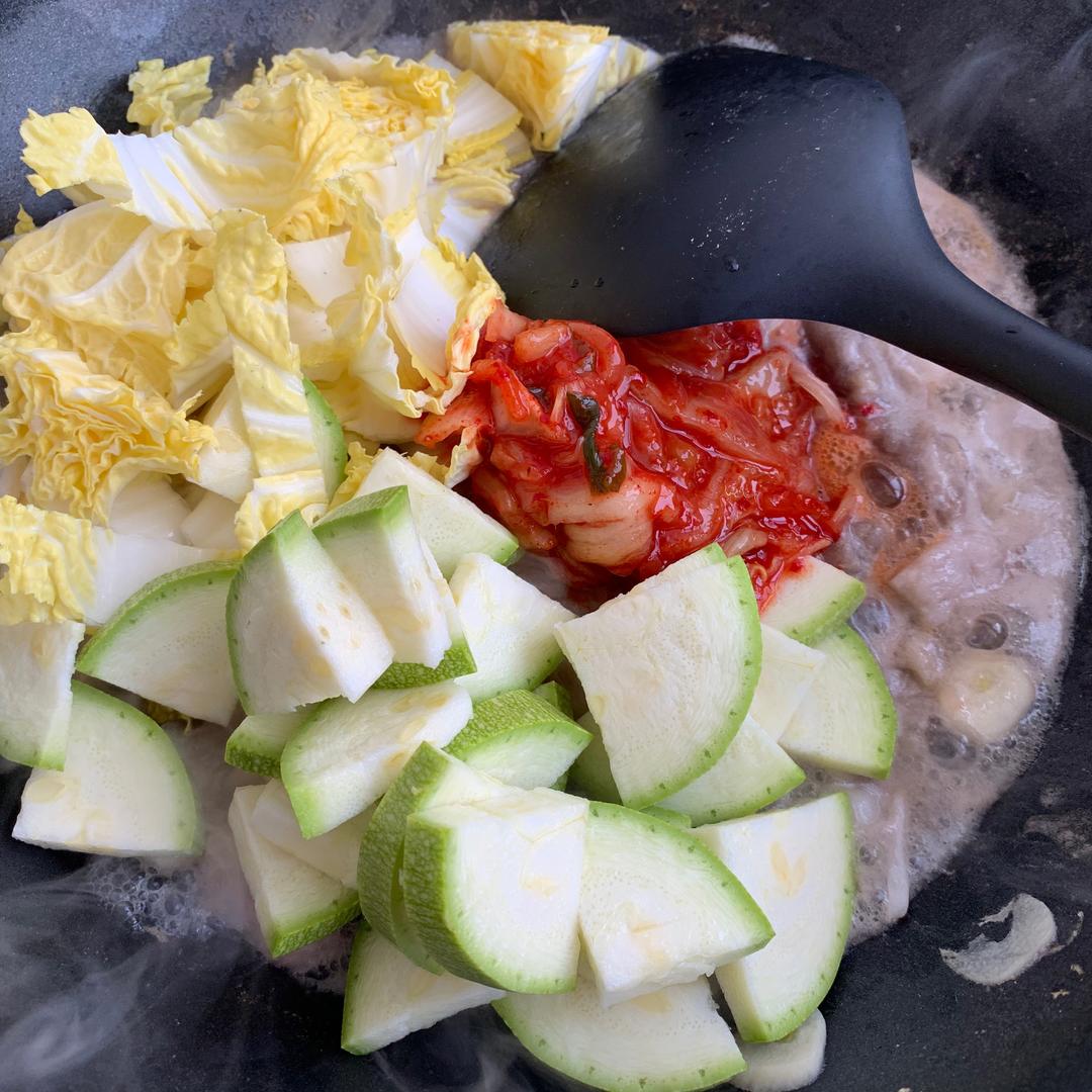 泡菜肥牛烧芋头【健康一锅端】的做法 步骤4