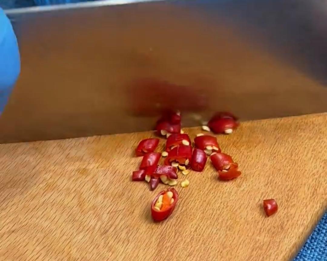 凉拌鸡丝～麻辣鲜香，开胃下饭，高蛋白低脂肪，很受减肥人士喜爱的做法 步骤9