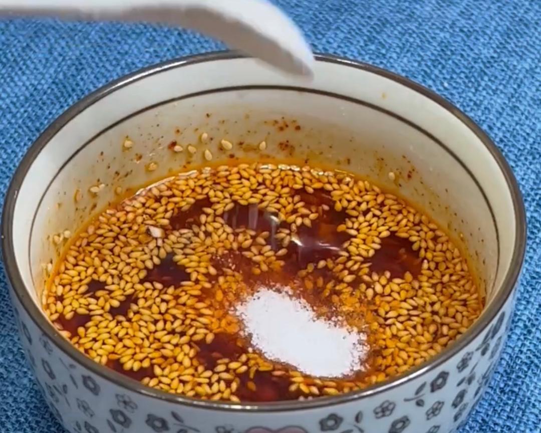 凉拌鸡丝～麻辣鲜香，开胃下饭，高蛋白低脂肪，很受减肥人士喜爱的做法 步骤17