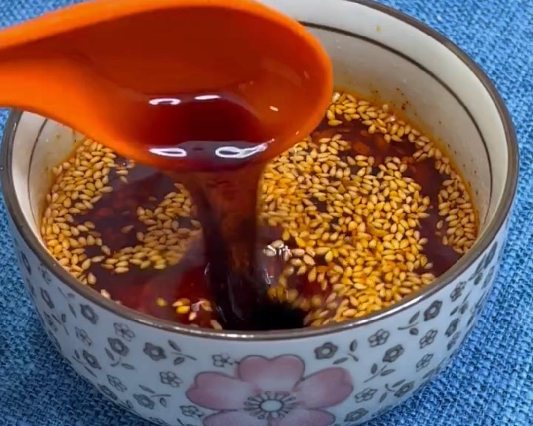 凉拌鸡丝～麻辣鲜香，开胃下饭，高蛋白低脂肪，很受减肥人士喜爱的做法 步骤19