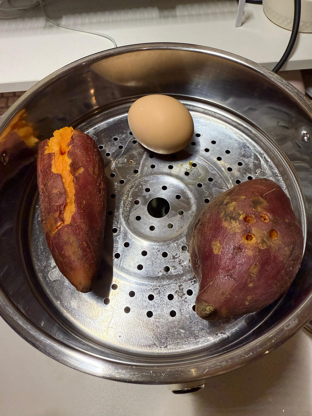 减脂餐——煎无油鸡胸肉｜生胡萝卜｜水煮青菜、西兰花、鸡蛋｜蒸红薯的做法 步骤16