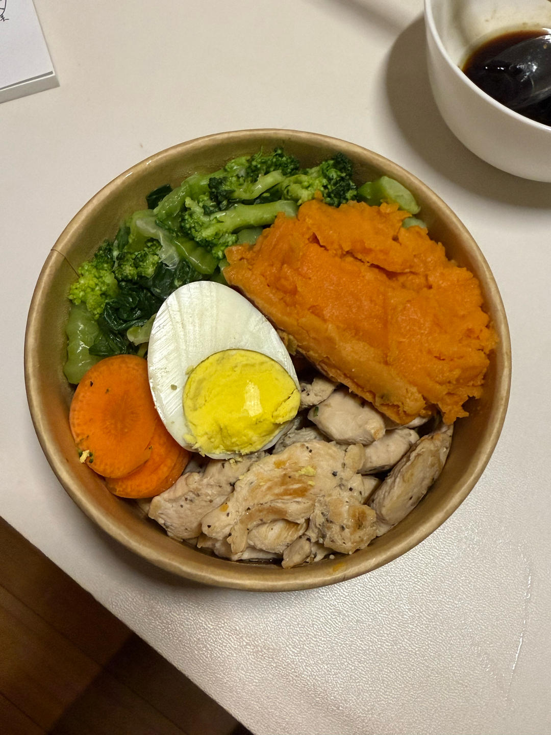 减脂餐——煎无油鸡胸肉｜生胡萝卜｜水煮青菜、西兰花、鸡蛋｜蒸红薯的做法 步骤18