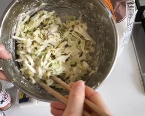 包菜丝鸡蛋厚煎饼-减脂减肥餐也能喷香美味的做法 步骤5