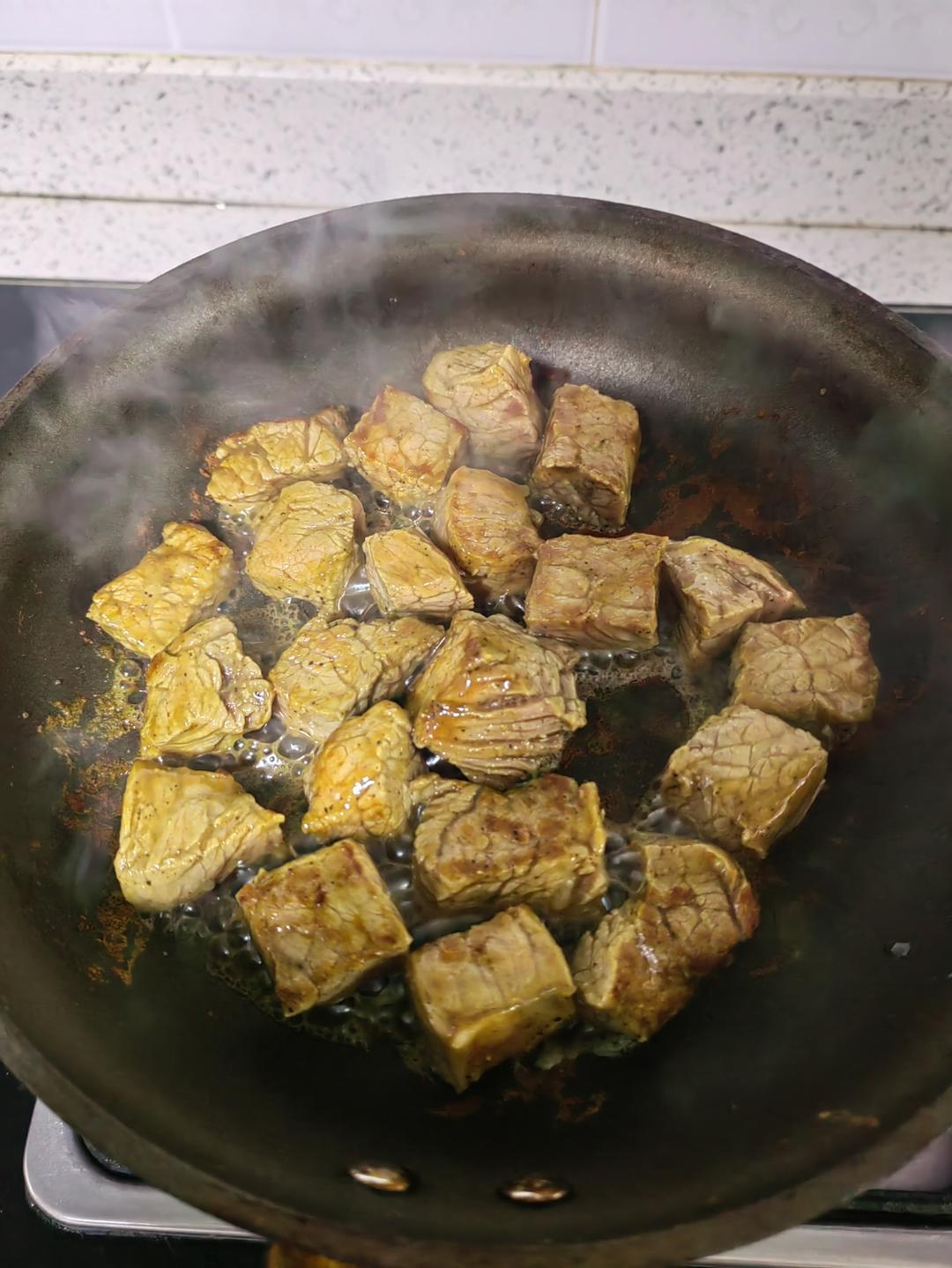 快乐减肥餐：芦笋牛肉粒的做法 步骤3