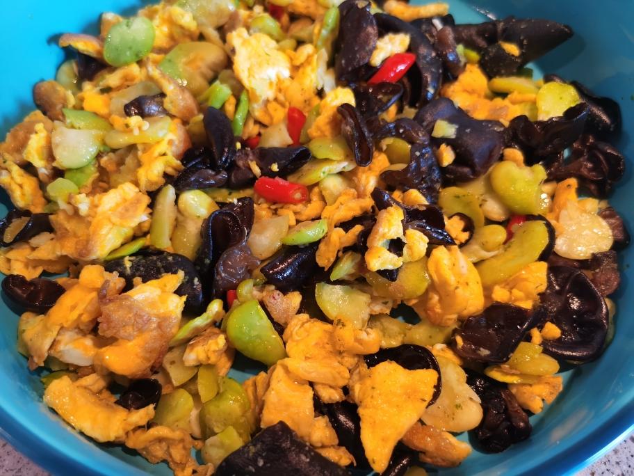 夏天完美减肥菜：木耳蚕豆炒鸡蛋的做法 步骤11