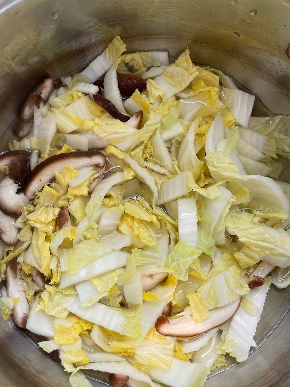 春日减肥餐～白菜烧香菇的做法 步骤2