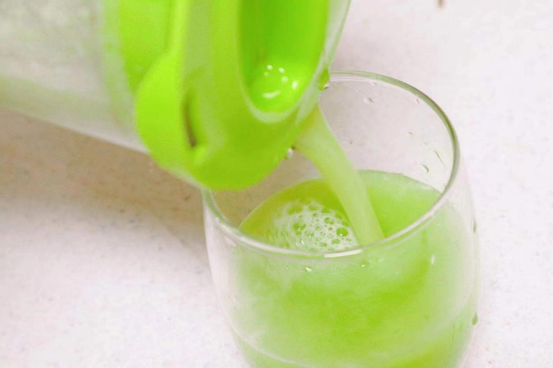 适合夏天减肥的果汁的做法 步骤6