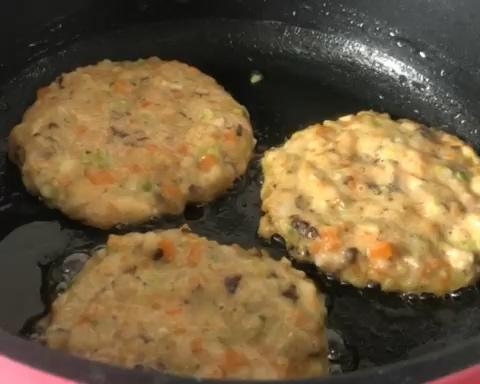 史上最好吃的减脂虾仁（鸡肉）蔬菜饼，低脂低热量，减肥餐必备！的做法 步骤10