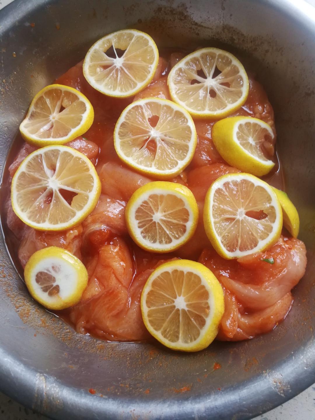 香煎鸡胸肉（减肥必备）的做法 步骤2