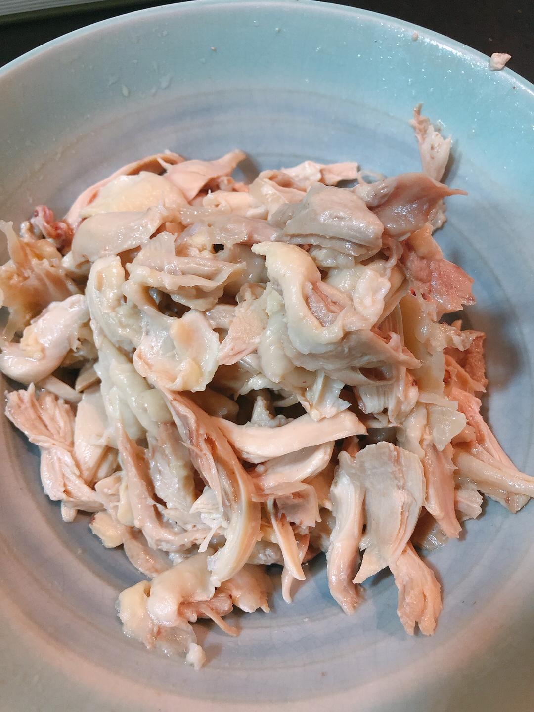 柠檬拌鸡丝『清新餐桌的减肥菜』手撕鸡腿的做法 步骤5