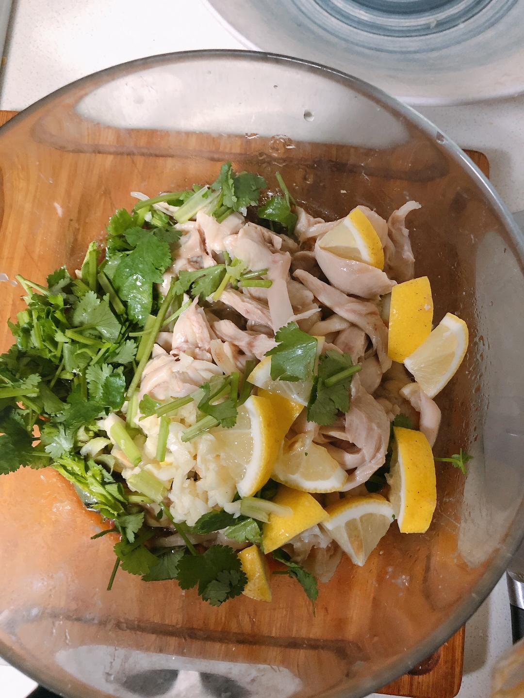 柠檬拌鸡丝『清新餐桌的减肥菜』手撕鸡腿的做法 步骤7