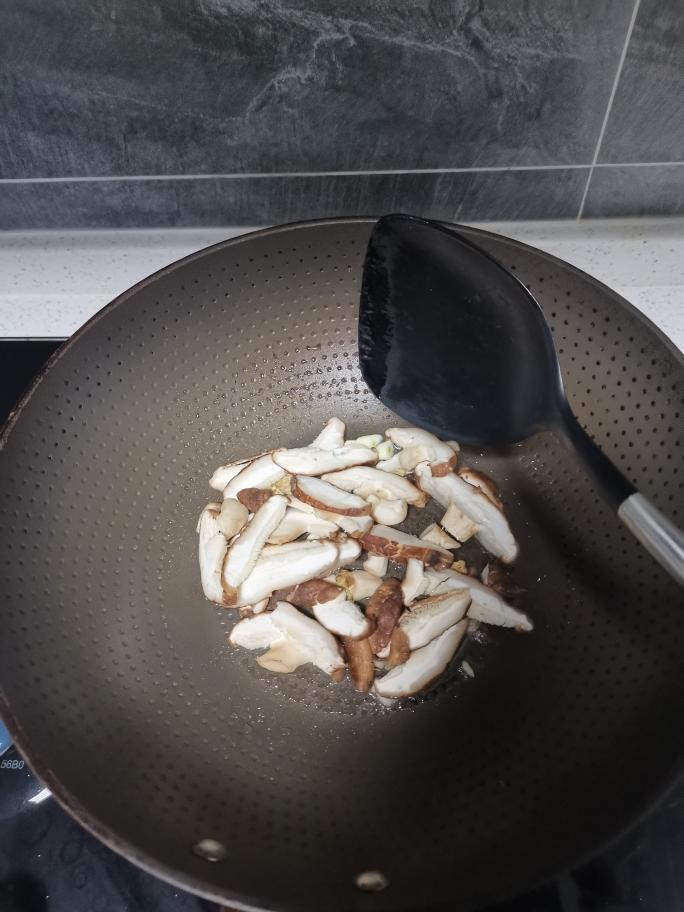 超低卡美味减肥餐-香菇白菜鸡肉丸子汤的做法 步骤3