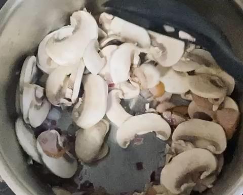 快手减肥早餐—无奶油版 蘑菇浓汤的做法 步骤3