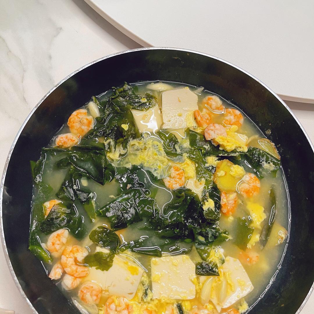 减肥餐 虾仁裙带菜豆腐汤的做法